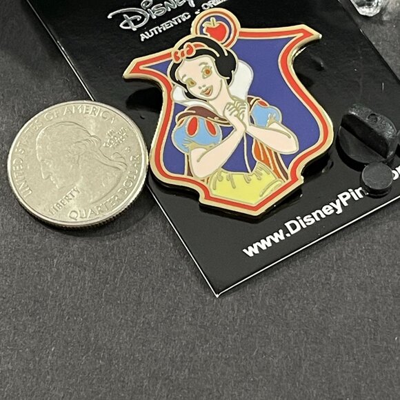 Disney Snow White Trading Pin Princess Crest Shield Lapel Pin Brooch Jewelry Pin - Picture 2 of 10
